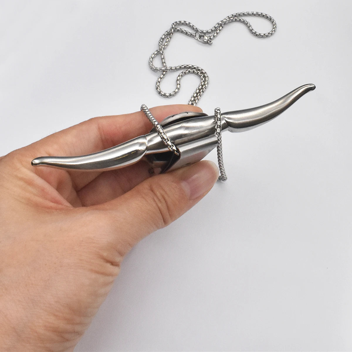 Bull head pendant necklace clasp with detachable horns - Western-style decoration